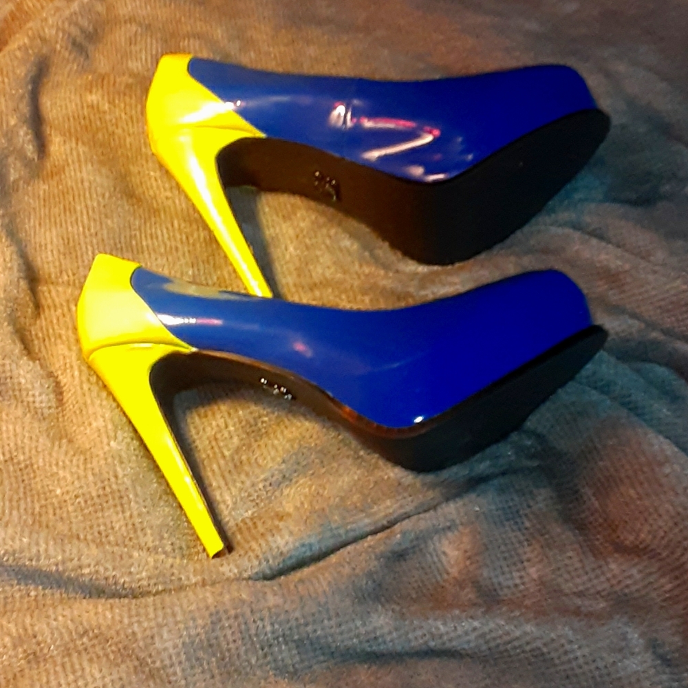 SimplyVera by Vera Wang blue green pumps